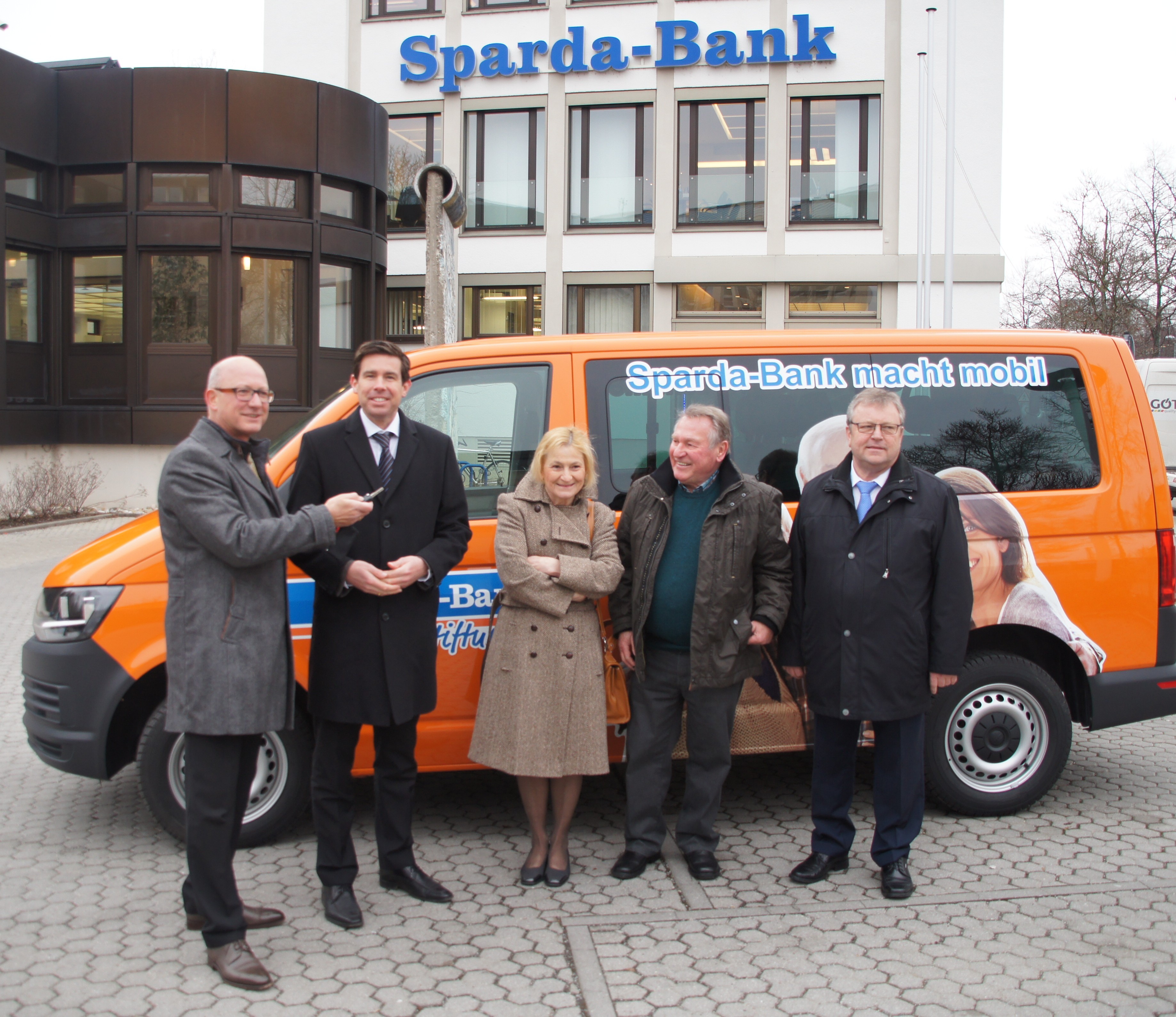 Sparda Bank spendete Bus für soziale und gemeinnützige Zwecke